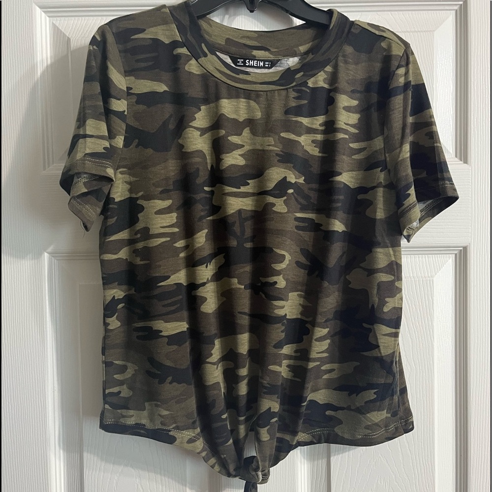 Camo crop tie front shirt